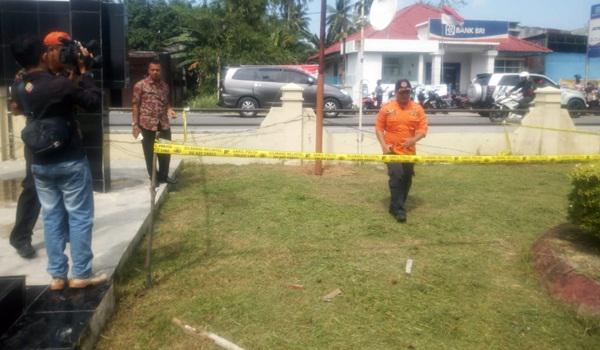 Uap Panas Misterius Muncul di Halaman Polsek Simpang Empat Kisaran Hebohkan Warga dan Polisi