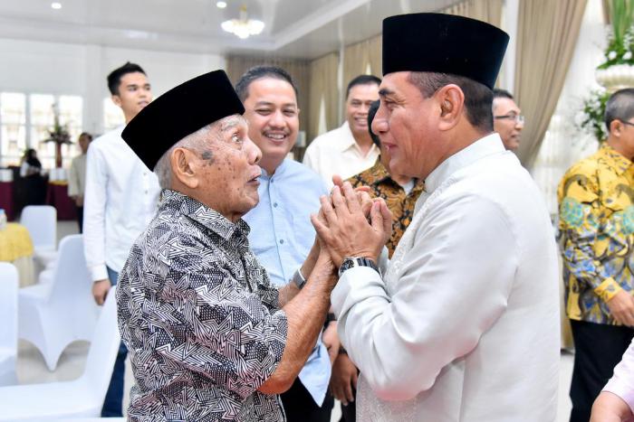 Open House Hari ke Dua Idulfitri,  Ribuan Warga Sumut Kunjungi Rumah Dinas Gubernur