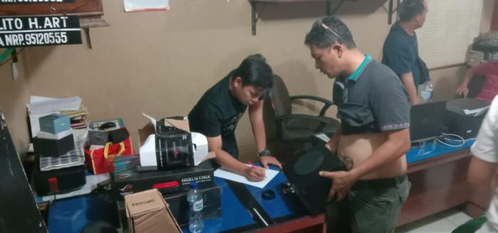 Dua ABG  Bongkar Rumah Warga Yang Pulang Mudik