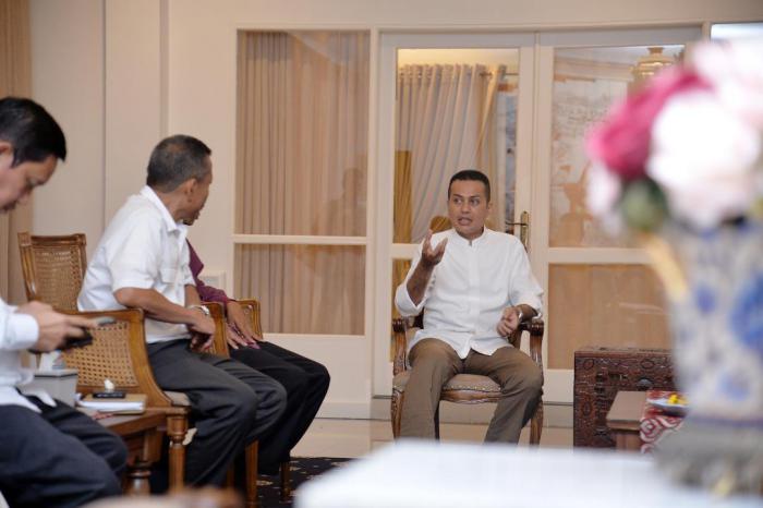 Wagub Minta Kedepankan Pelayanan Ketimbang Bisnis