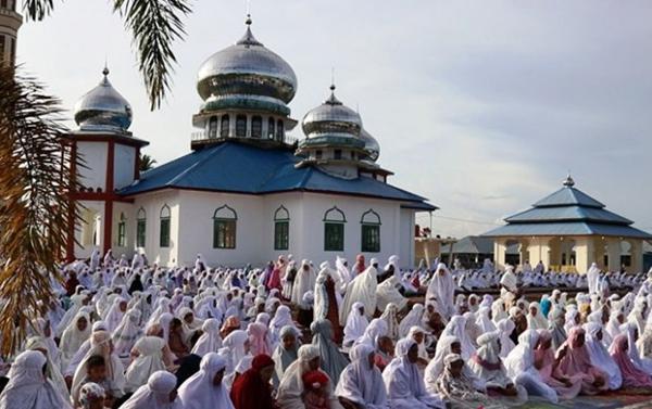 Pengikut tharikat Syatariyah Laksanakan Ibadah Salat ied