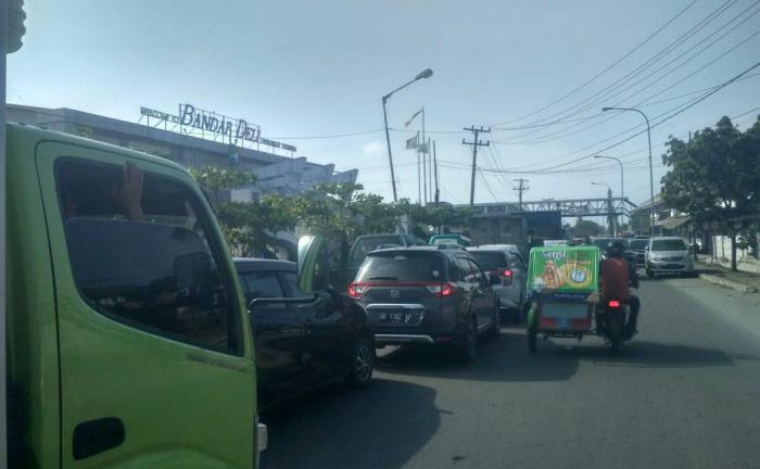 Parkir Terminal Pelabuhan Belawan Sembraut dan Harga Parkir Mahal