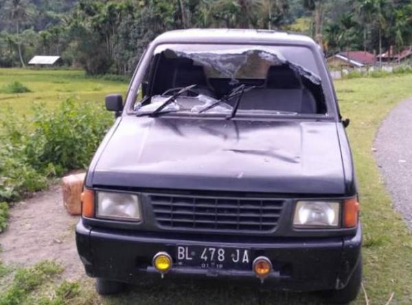 Mobil Kapospol Beutong Ateuh Banggalang, Dirusak Massa