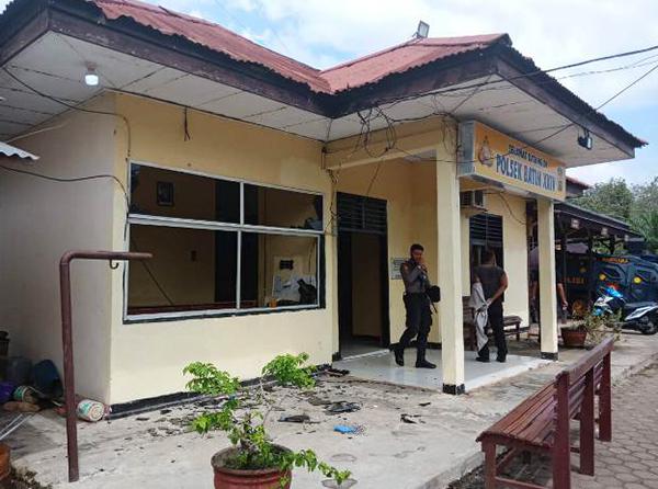 Tak berhasil Ketemu Pelaku Pembunuhan Ketua DPC PPP, Massa Merusak kantor Polisi