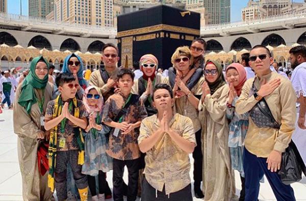 Gen Halilintar Komplit Lebaran Kumpul di Mekah, Sambail Berdoa