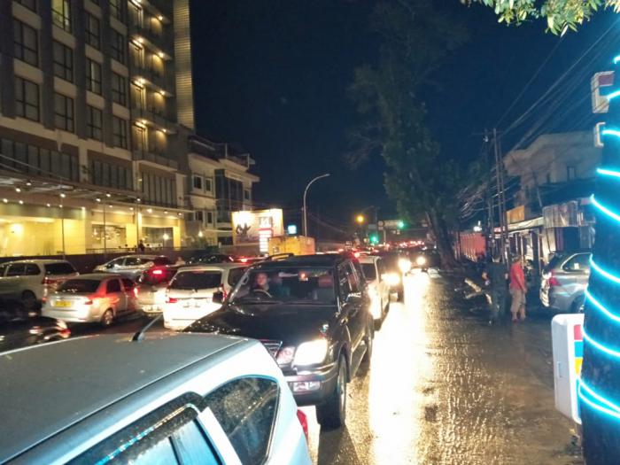 Usai Hujan Deras, Sejumlah Ruas Jalan Di kota Medan Macet Total