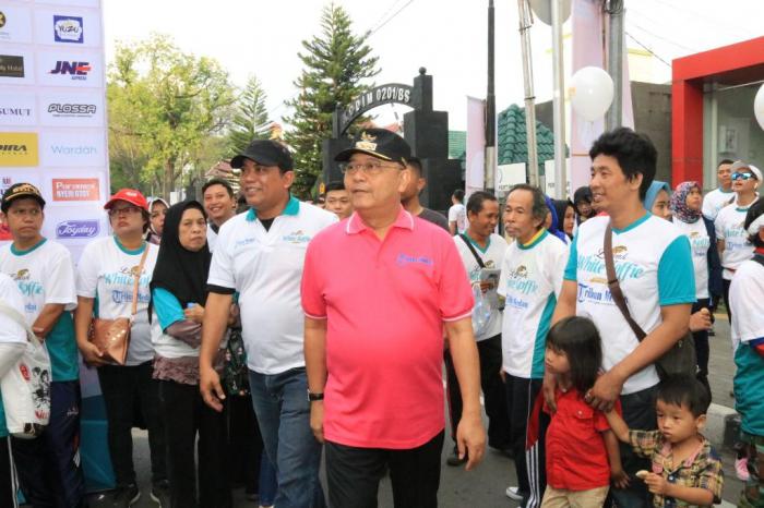 Wali Kota Lepas   Ratusan Peserta Jalan   Sehat