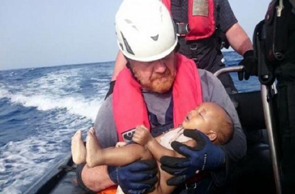 Bocah dari 400 Migran Prahu di Selamatkan Pasukan Militer Malta