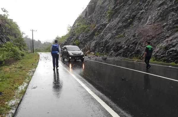 Longsor di Kilometer 25, Gle Pulot, Kecamatan Leupung Kabupaten Aceh Besar