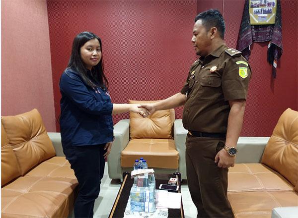 Terpidana Henry Panjaitan Serahkan Uang Pengganti Kerugian Negara ke Kejari Pematangsiantar
