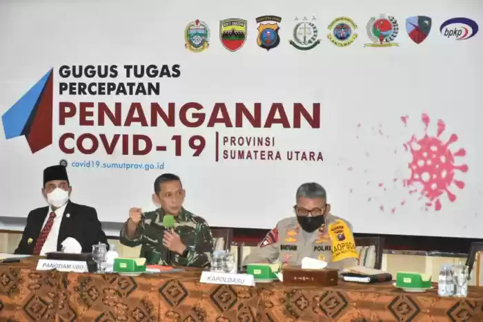 Pangdam I/BB Dampingi Forkopimda Sumut Pantau Adaptasi Kebiasaan Baru di Pusat Perbelanjaan 