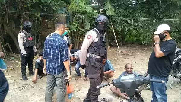 Grebek Basis Narkoba di Sunggal, Polisi Amankan 7 Warga 