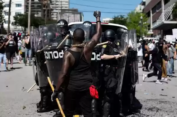 Sebanyak 10.000  Orang di Tangkap Pihak Berwenang, Para Pendemo di Amerika