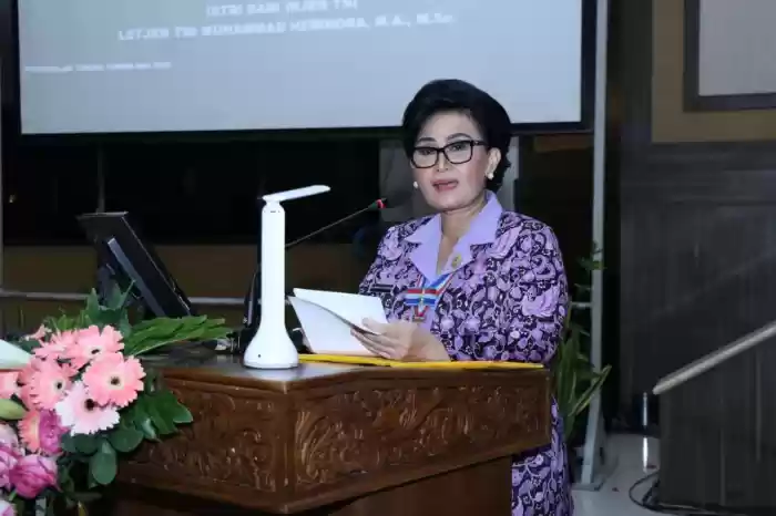 Ibu Kehormatan Taruna-Taruni Berikan Pembekalan kepada 106 Taruna-Taruni AAU