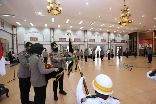 Sambut Hari Bhayangkara ke 74, Kapolda Sumut Pimpin Pensucian Pataka