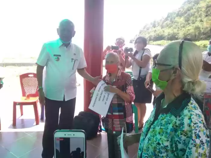 Warga Desa Meat 815 Jiwa dan 230 Kepala Keluarga Menerima Banyak Bantuan.