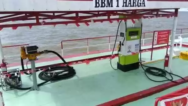 Masyarakat di Pulau Maya Nikmati BBM 1 Harga