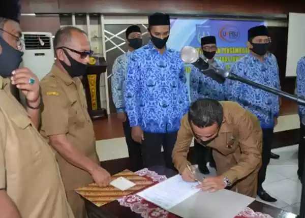 Sekdakot Langsa Mewakili Walota, Lantik 13 Pejabat PBJ
