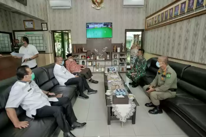 Akhyar Minta Masyarakat Sadar dan Disiplin  Menggunakan Masker