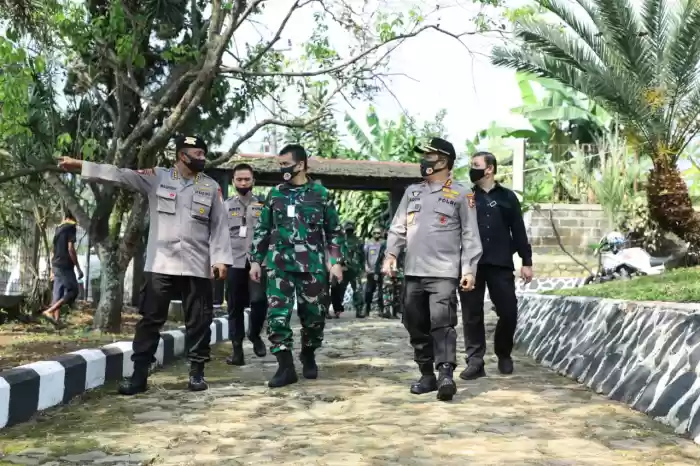 Solidaritas Alumni AKABRI 89 Berlanjut ke Tamansari Bogor, Bantu Penghuni Rumah Reyot dan Anak Cacat