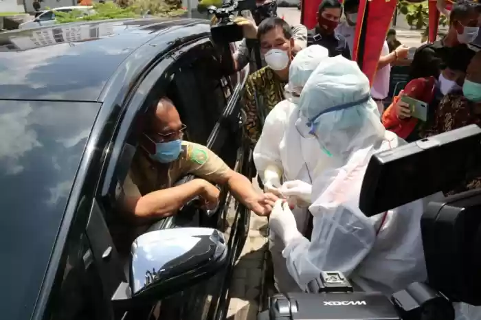 Akhyar Lakukan Rapid Test Secara Drive Thru di RS USU