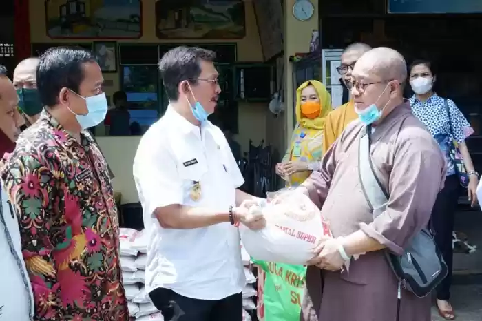 Wakil Walikota Serhakan Sembako ke 3 Panti Asuhan, Sambut HUT Jadi Kota Tebing Tinggi ke 103