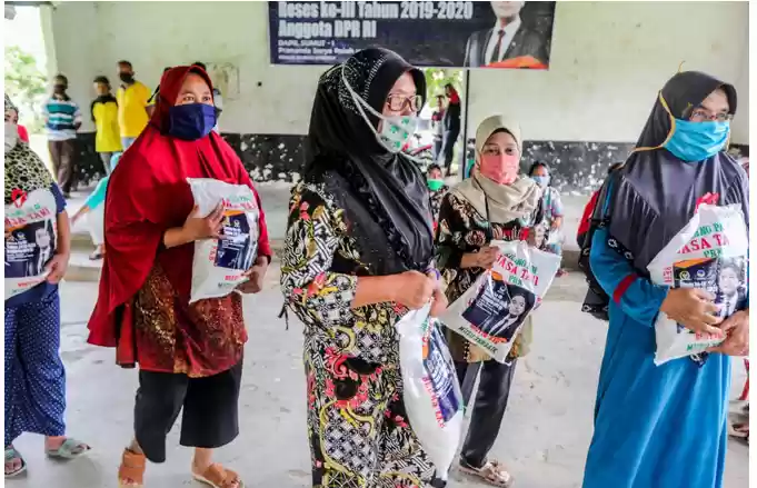 Prananda Surya Paloh Salurkan 20 Ton Beras Kepada Warga Terdampak Covid-19