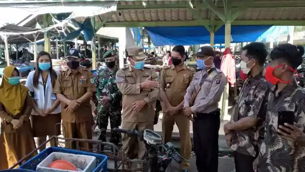 Jelang New Normal, Forkopimcam Teluk Mengkudu Sosialisasi Ke Pedagang Pasar