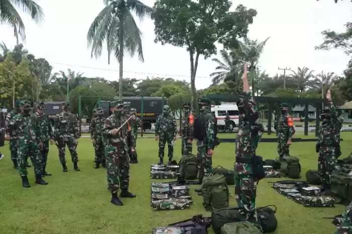 Pangdam I/BB Periksa Kesiapan Operasi Satgas Yonif Raider 100/PS Pengamanan Perbatasan RI-PNG