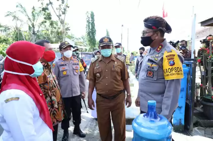Kapoldasu Tinjau Posko Covid-19, Rumah Isolasi, dan Dapur Umum di Deliserdang