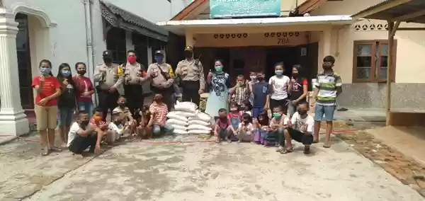 Kapolsek Siantar Timur Salurkan 100 Karung Beras Kepada Warga Kurang Mampu