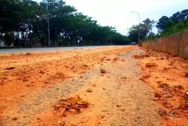 Material Lumpur Menuju ke Pusat Pemerintahan reashkan Warga