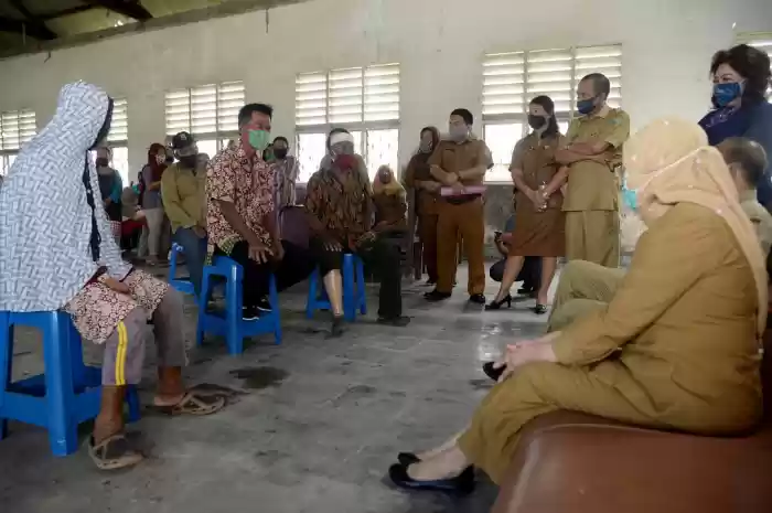 Temui Para Eks Penderita Kusta,  Sabrina Harapkan Tetap Jaga Kesehatan