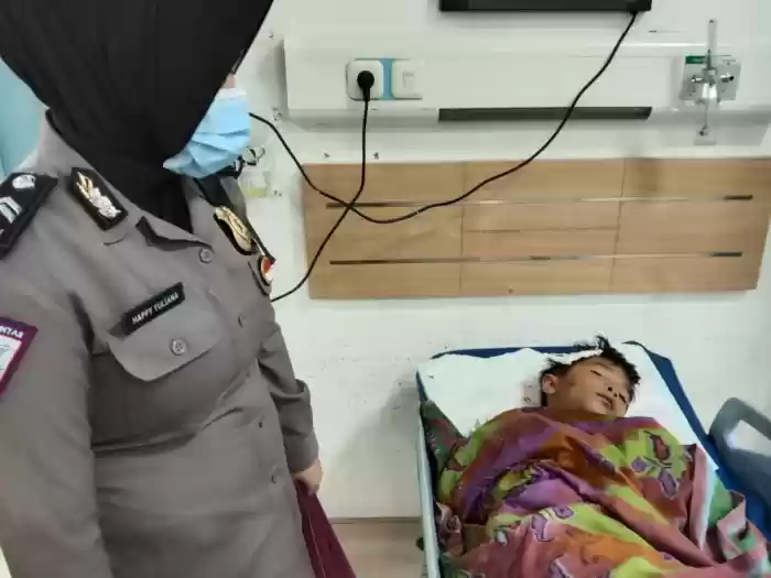 Avanza Senggolan Dengan Truk, 1 Orang Tewas, 5 Luka-Luka