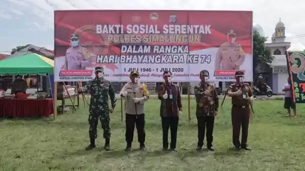 HUT ke 74 Bhayangkara, Kapolres Simalungun Lepas 4.500 Paket Sembako untuk Warga