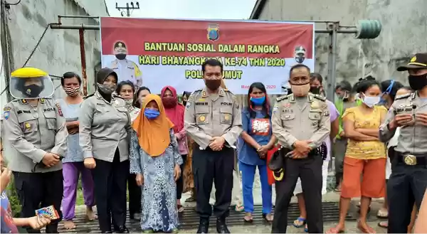 Sambut HUT ke-74 Bhayangkara, Dit Binmas Poldasu Gelar Baksos Bagi Sembako