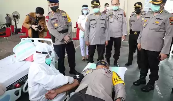 Sambut HUT ke 74 Bhayangkara, Kapolda Sumut Ikut Berpartisipasi Donorkan Darah