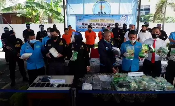 BNN dan Bea Cukai Gagalkan Penyeludupan 40 Kg Sabu dari Malaysia