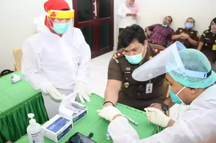 Pegawai Cabjari Pancurbatu Ikuti Rapid Tes