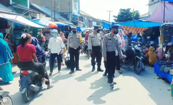 Polsek Pantai Cermin Patroli Gabungan Himbau Masyarakat Di Pasar Tradisional