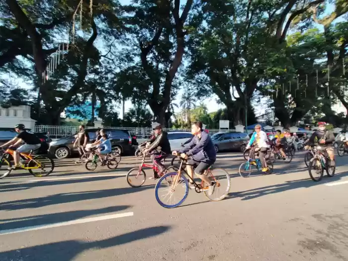 Masa Pandemi Covid-19, Pesepeda Ramai Di Pusat Kota Medan