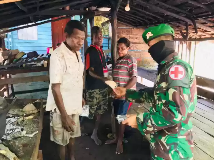 Babinkamtibmas dan Kepala Kampung Cegah Penyebaran Covid-19