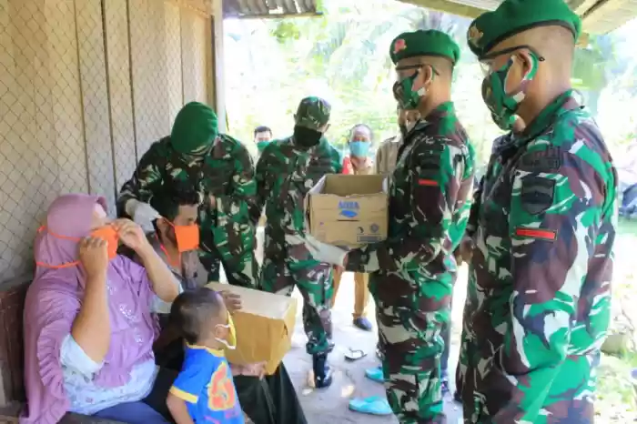 Meriahkan HUT Kodam I/BB ke 70 Yonif 121/MK adakan Baksos