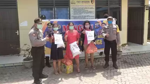 Jelang HUT Bhayangkara,  Polsek Bandar Pasir Mandoge Bagikan Sembako