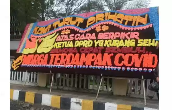 Karangan Bunga "Semoga Cepat Sembuh" Dikirim Khusus Untuk Ketua DPRD Padangsidimpuan