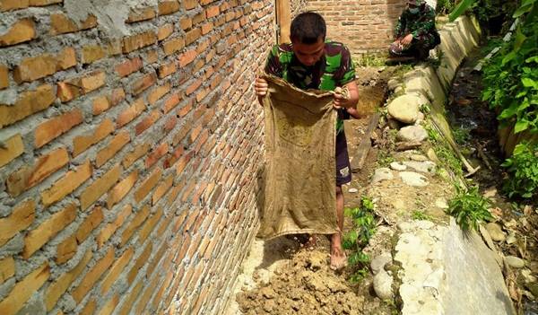 Bangun Septic Tank, Cara Jitu Satgas TMMD Kodim 0204/DS Optimalkan Program Stop BABS