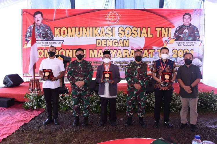 Aster Panglima TNI : Komsos TNI Dengan Masyarakat Cidahu Merupakan Bagian Binter di Era Pandemi Covid-19