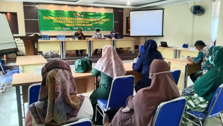 Anggota Satgas Selenggarakan Penyuluhan Perikanan di Nagari Talang Maur