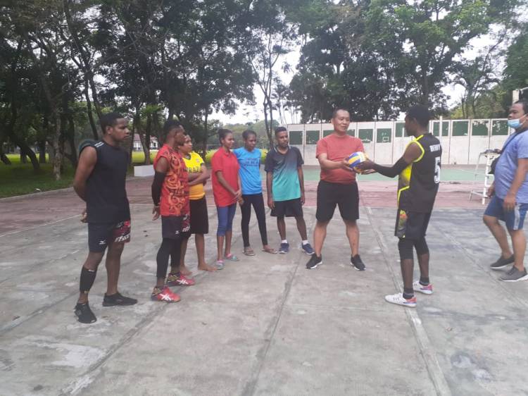 Bersama Mahasiswa Papua Polda Sumut Jalin Silaturrahmi dengan Olahraga