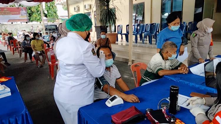 Polsek Sunggal Gelar Vaksinasi Massal Jelang Hut Polri